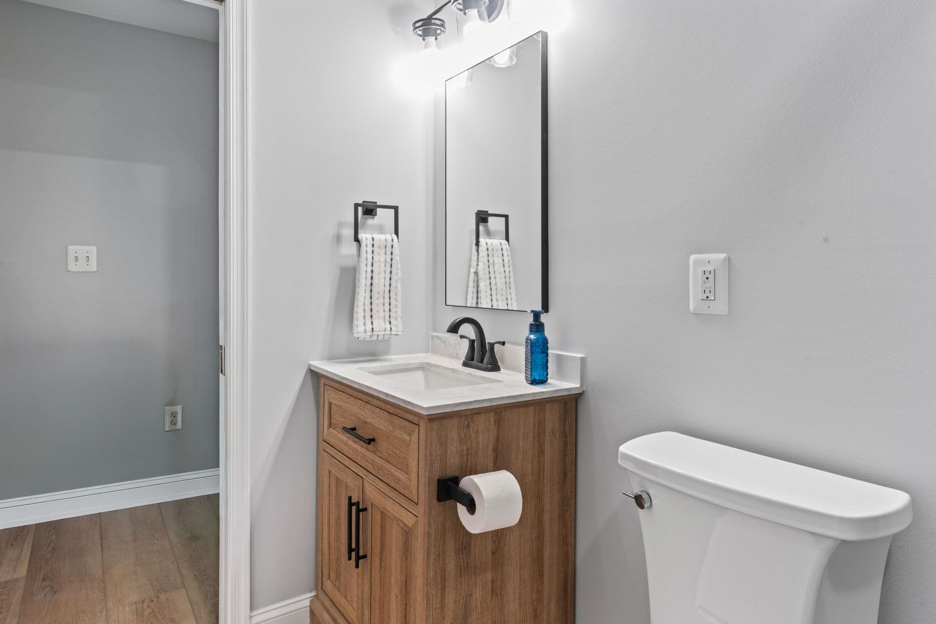 bathroom blue tile 2