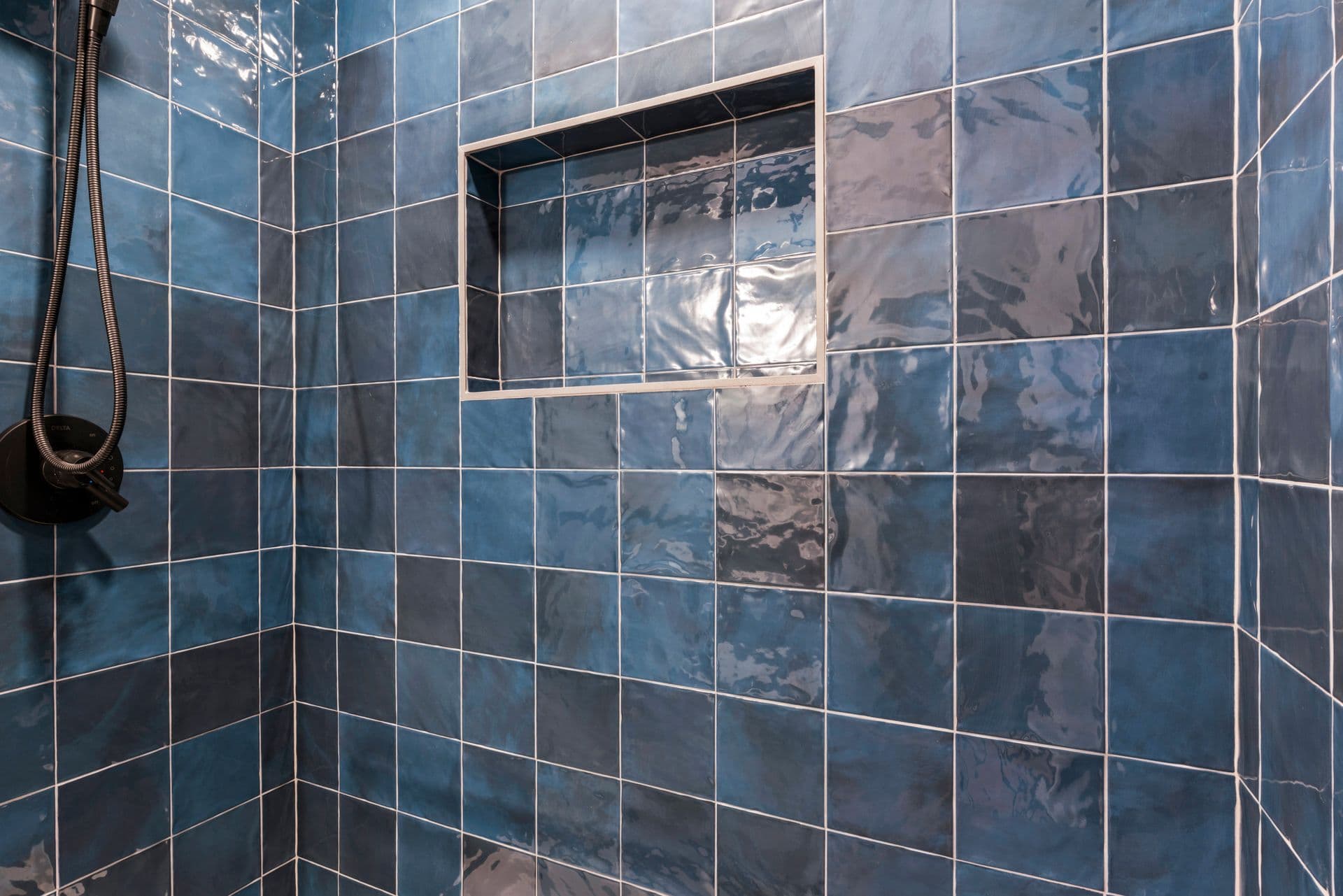 bathroom blue tile 3