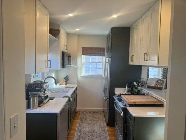 full kitchen
