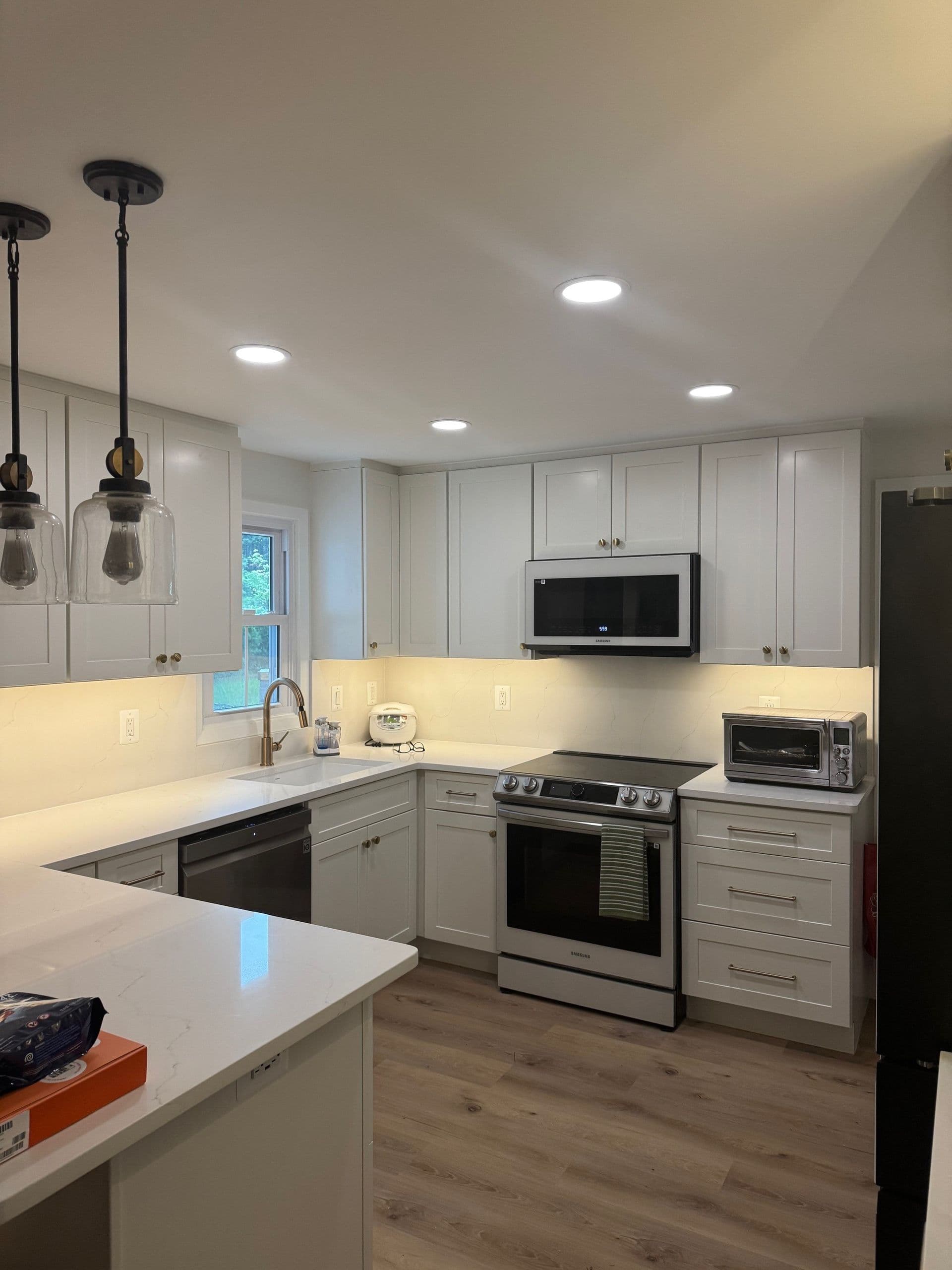 full kitchen white cabinets